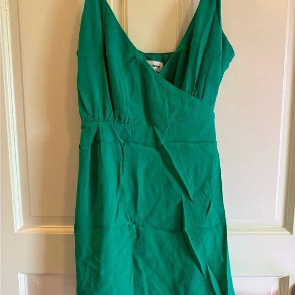 Elegant Green Wrap Romper - Picture 2 of 4